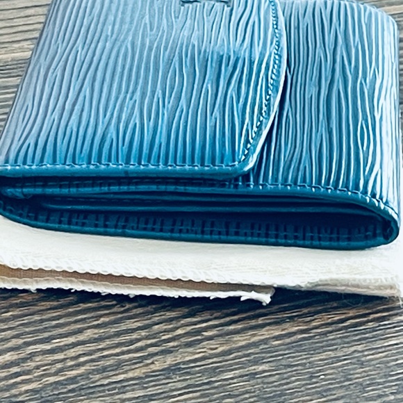 Louis Vuitton Blue Epi PorteTrifold Wallet w/ Snap Closure EUC - Picture 7 of 13